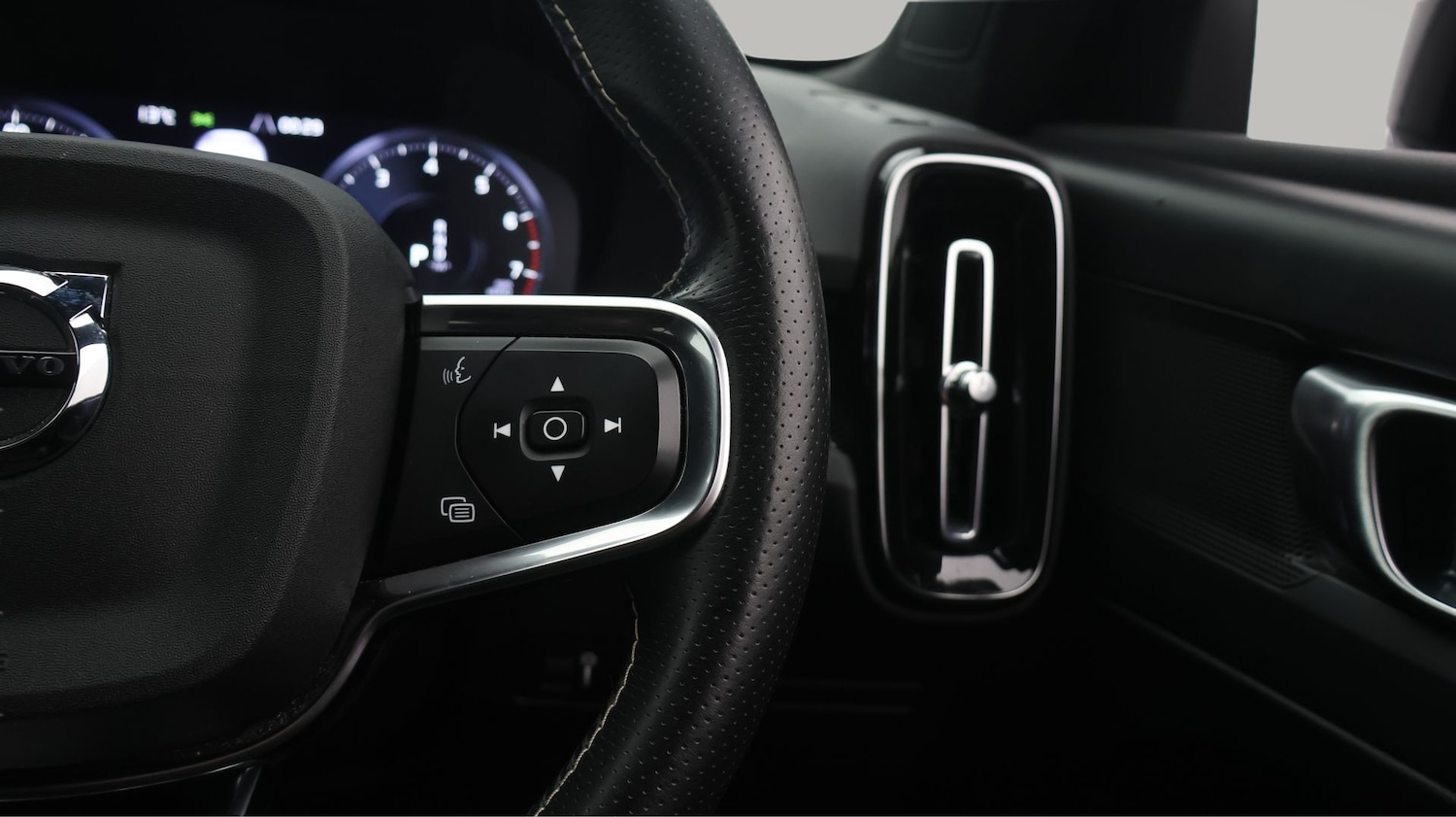 Used Volvo XC40 2021 for sale - 77532216: Photo 23