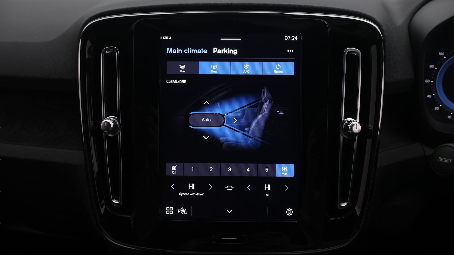 Used Volvo XC40 2023 for sale - 77717307: Photo 12