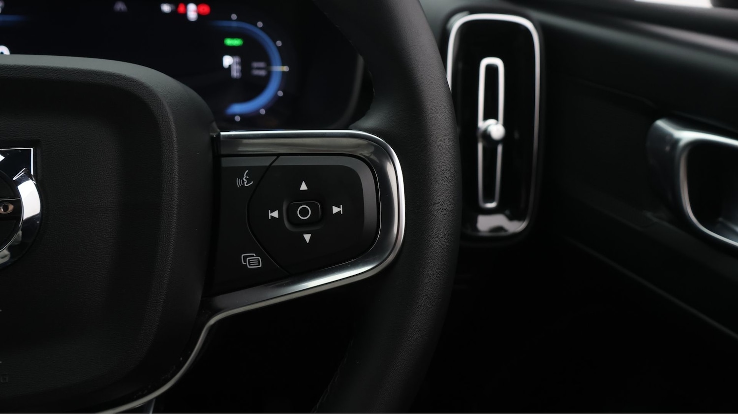 Used Volvo XC40 2023 for sale - 77717307: Photo 22