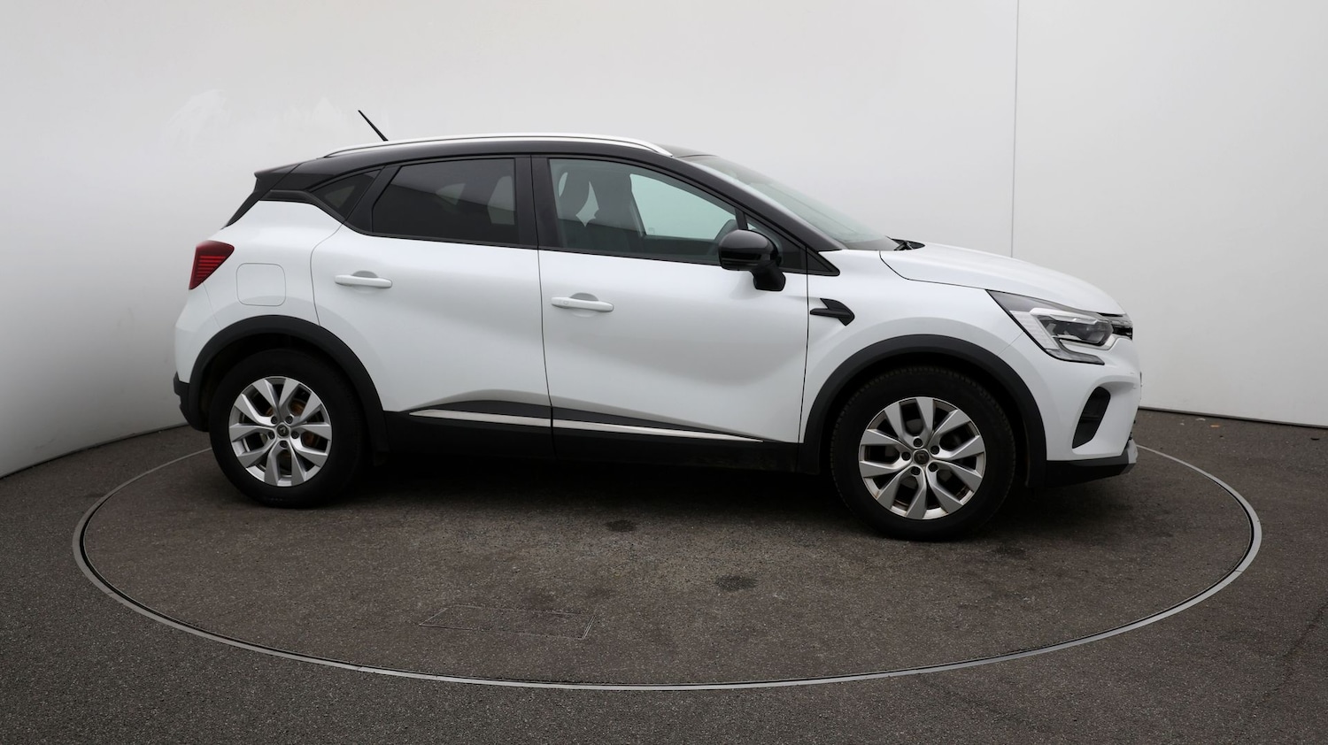 Used Renault Captur for sale - 76810813: Photo 39