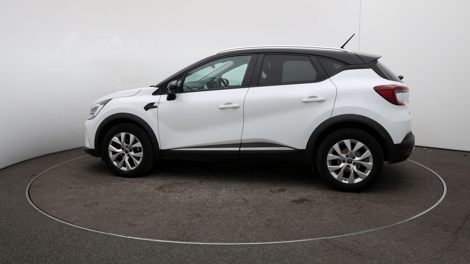 Used Renault Captur for sale - 76810813: Photo 49