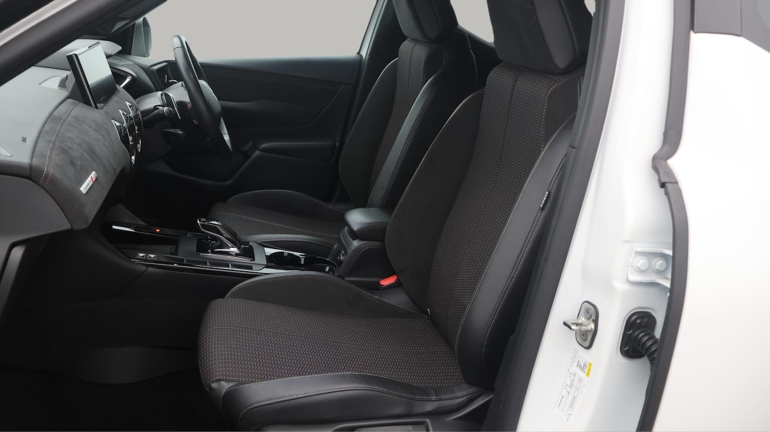 Used DS Automobiles DS 3 Crossback 2022 for sale - 76398867: Photo 15