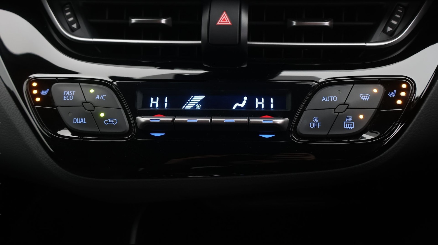 Used Toyota C-HR 2023 for sale - 77300622: Photo 12