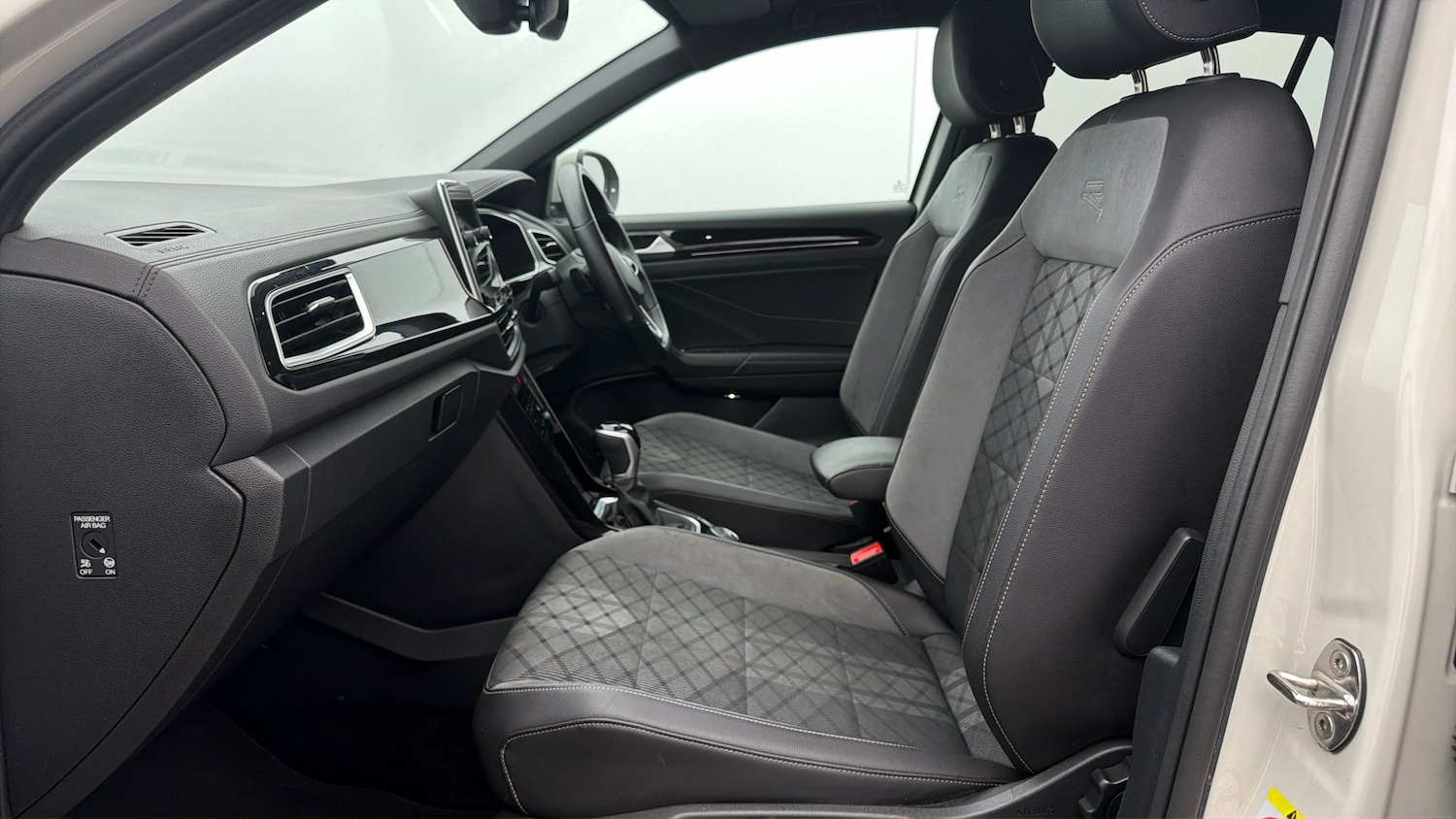 Used Volkswagen T-Roc 2023 for sale - 78090607: Photo 13