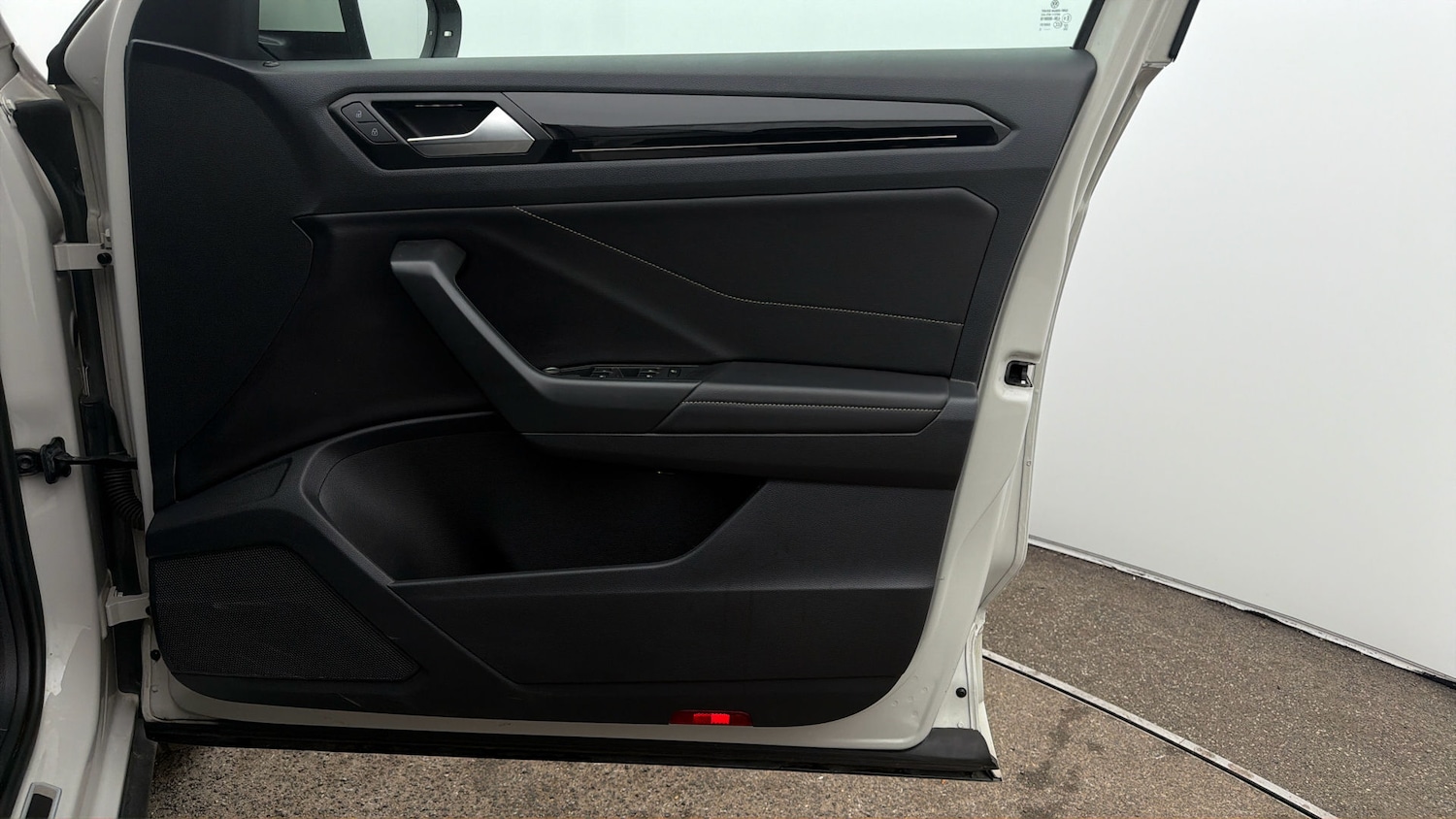 Used Volkswagen T-Roc 2023 for sale - 78090607: Photo 14