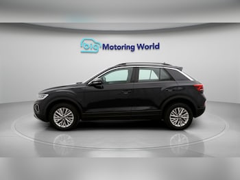 Used Volkswagen T-Roc 2022 for sale - 77747556: Photo