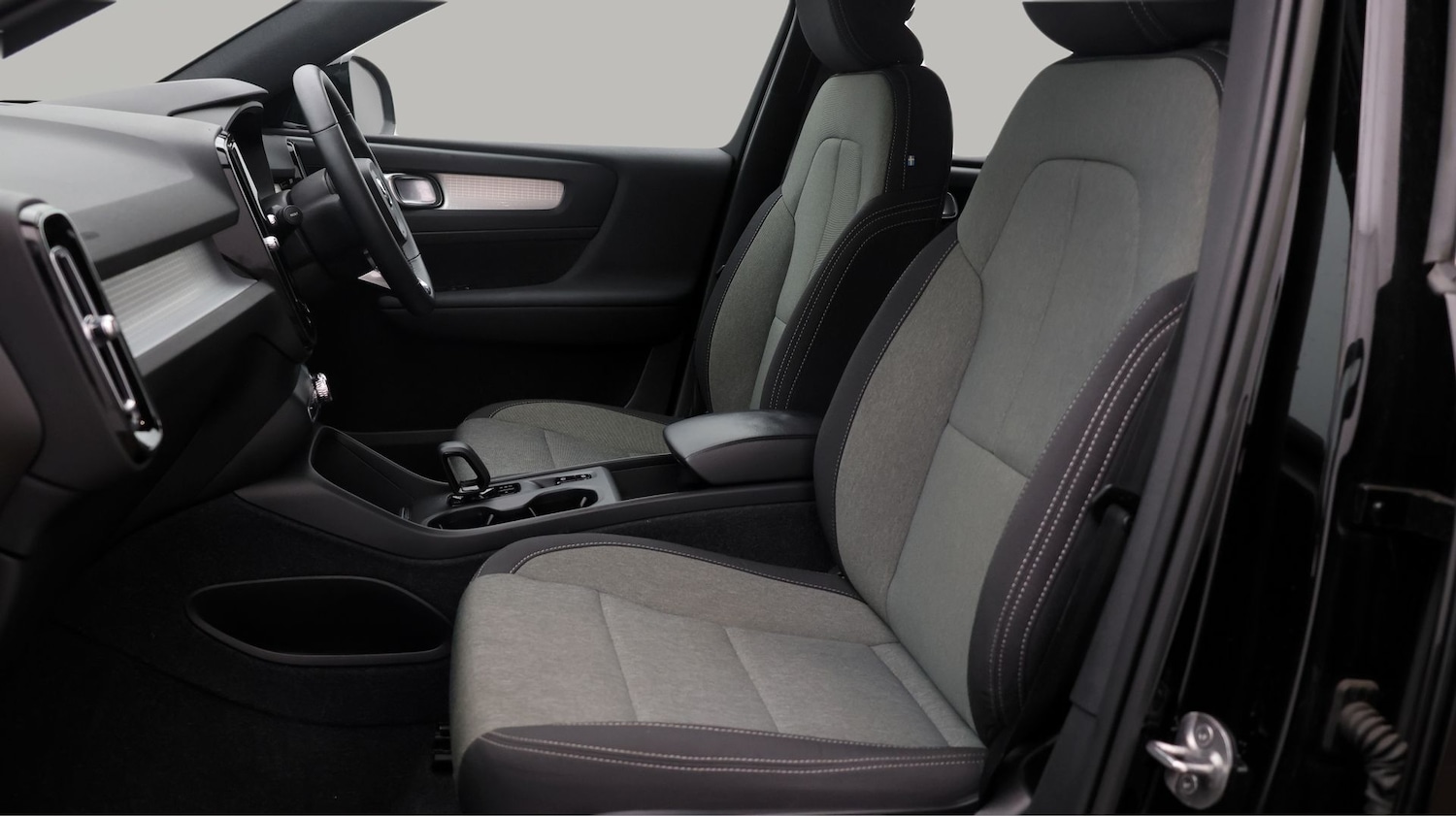 Used Volvo XC40 2023 for sale - 77848530: Photo 14