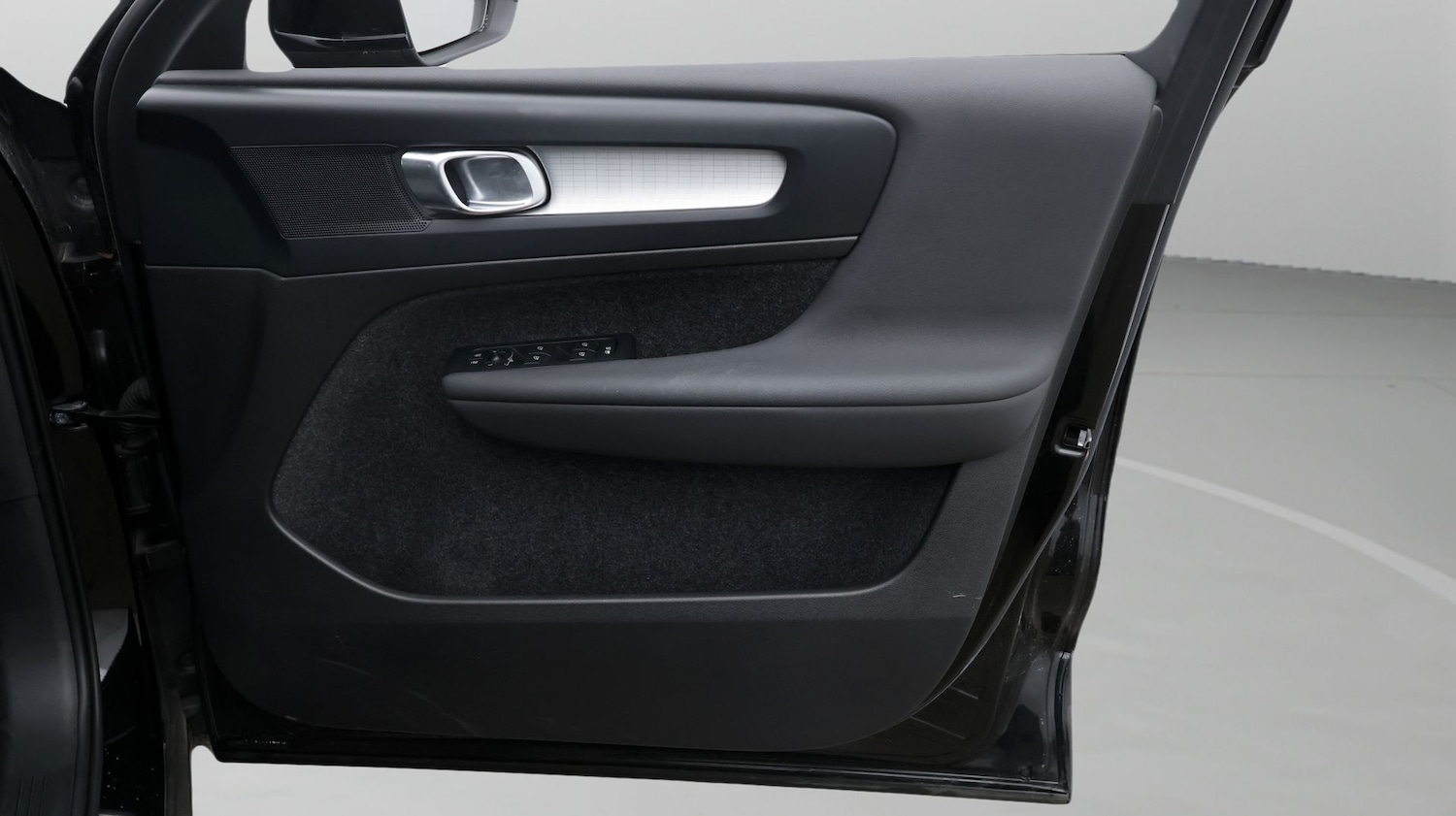 Used Volvo XC40 2023 for sale - 77848530: Photo 15