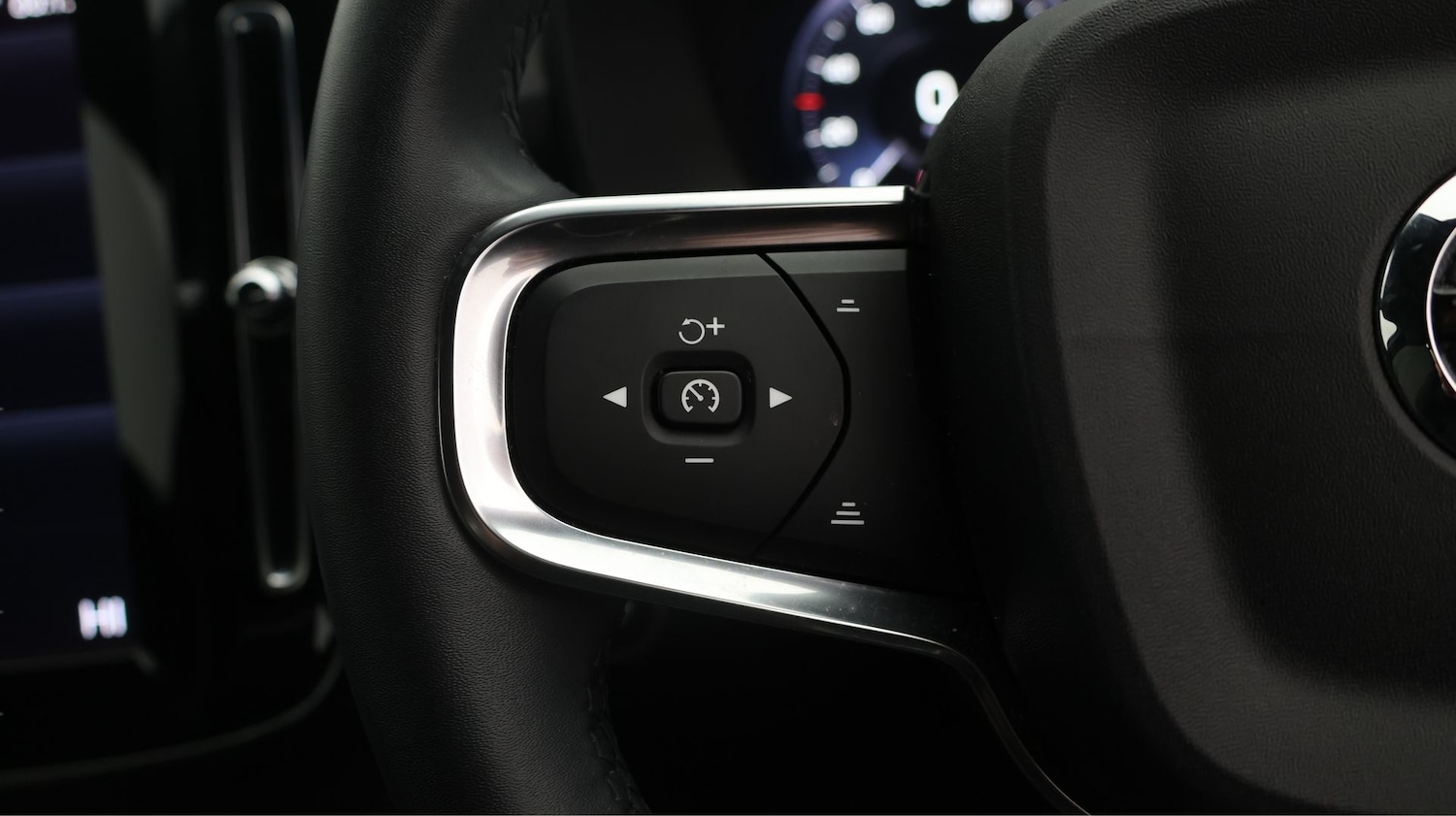 Used Volvo XC40 2023 for sale - 77848530: Photo 22