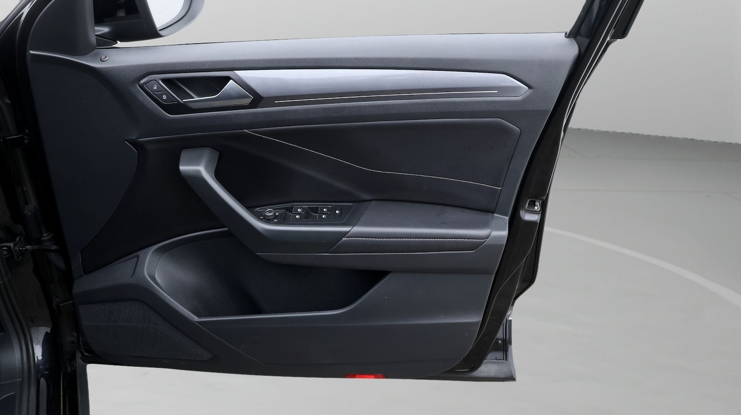 Used Volkswagen T-Roc 2024 for sale - 77262649: Photo 15