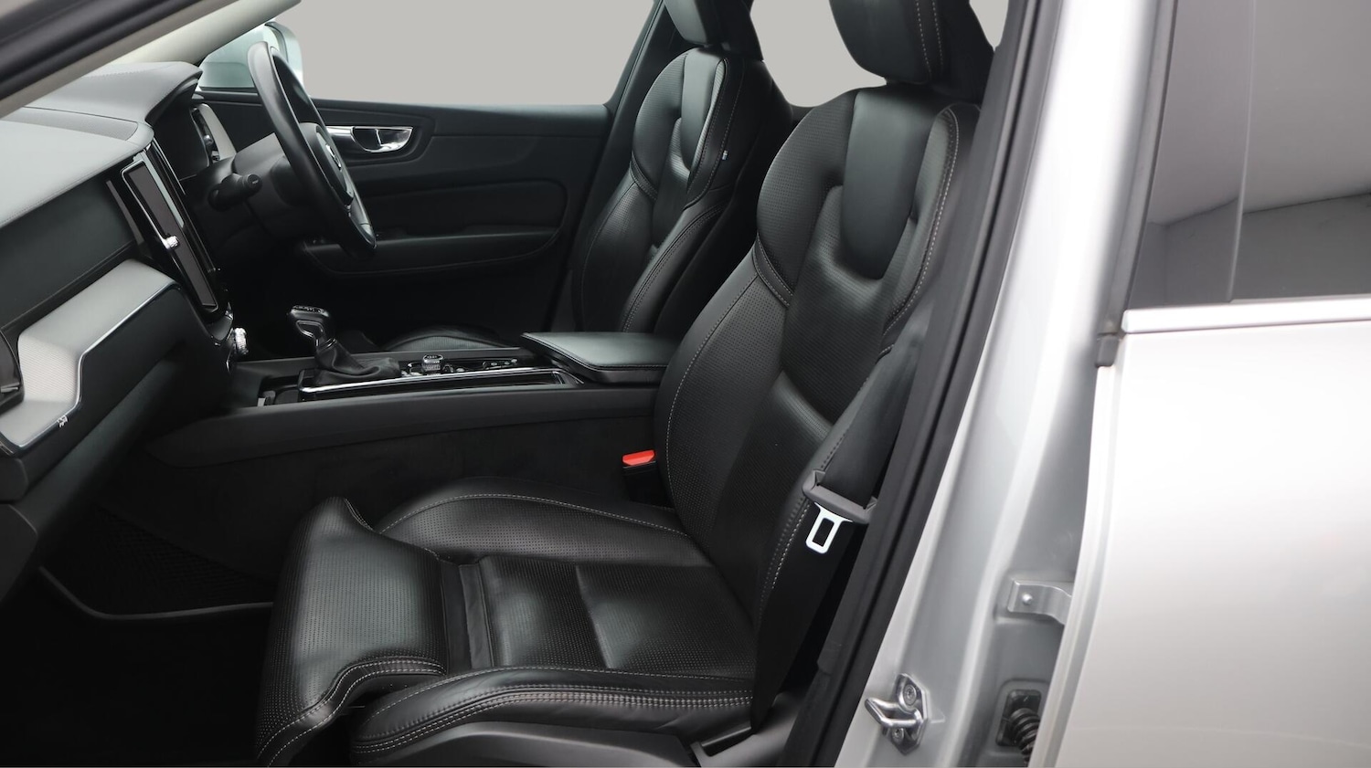 Used Volvo XC60 2019 for sale - 76388104: Photo 15