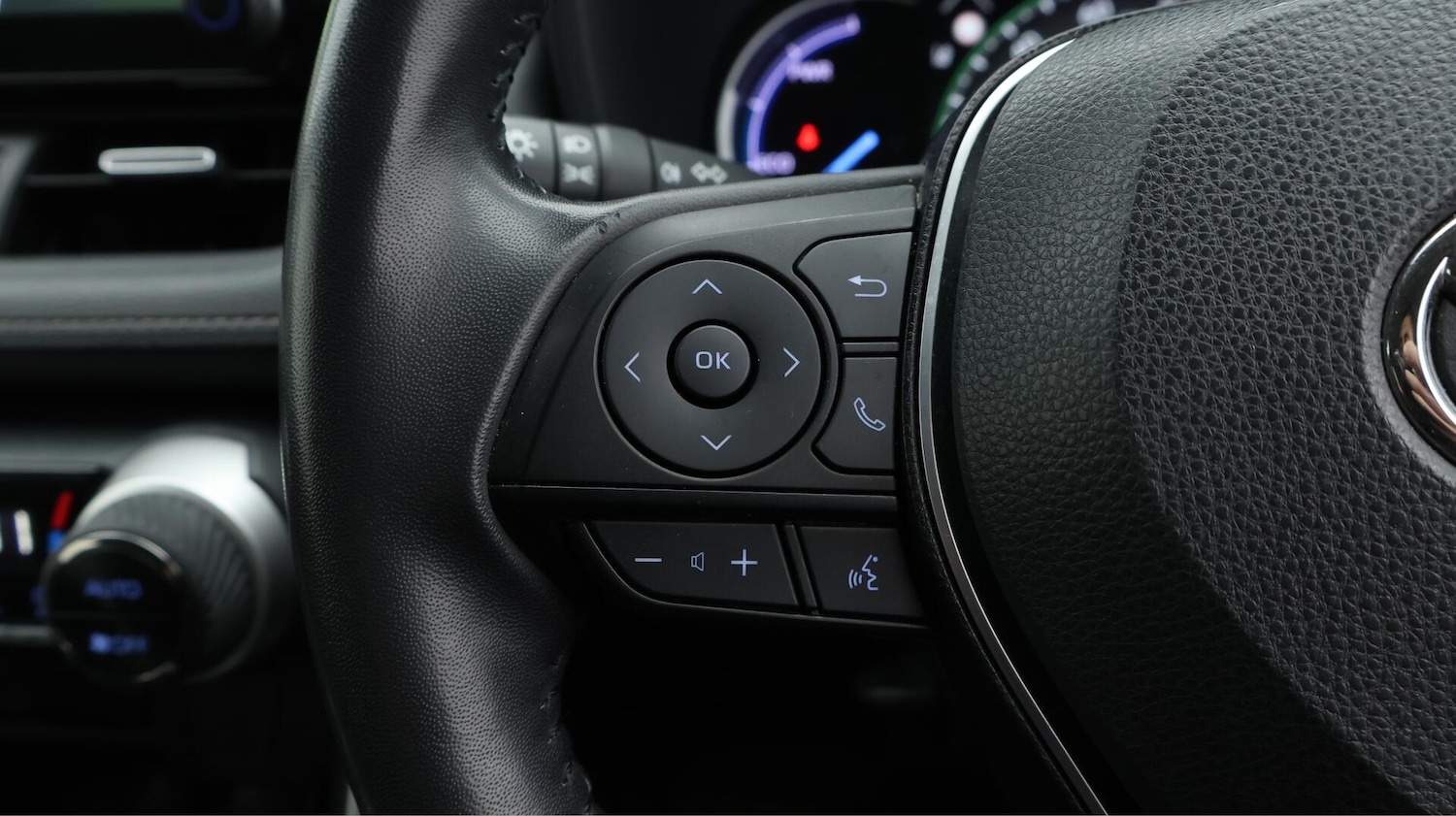 Used Toyota RAV4 2020 for sale - 76247544: Photo 27