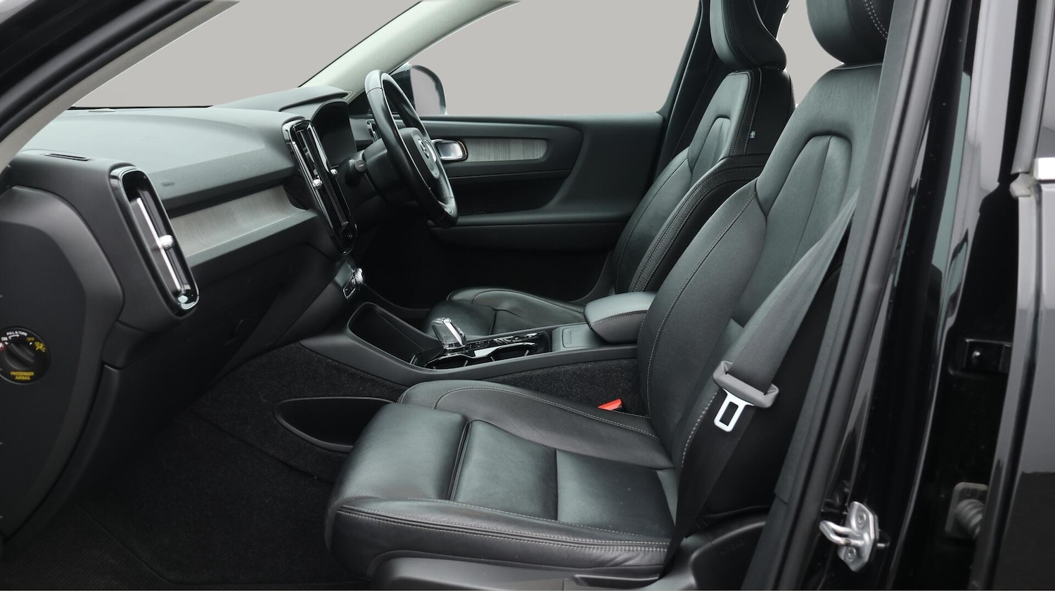 Used Volvo XC40 2021 for sale - 76607602: Photo 15