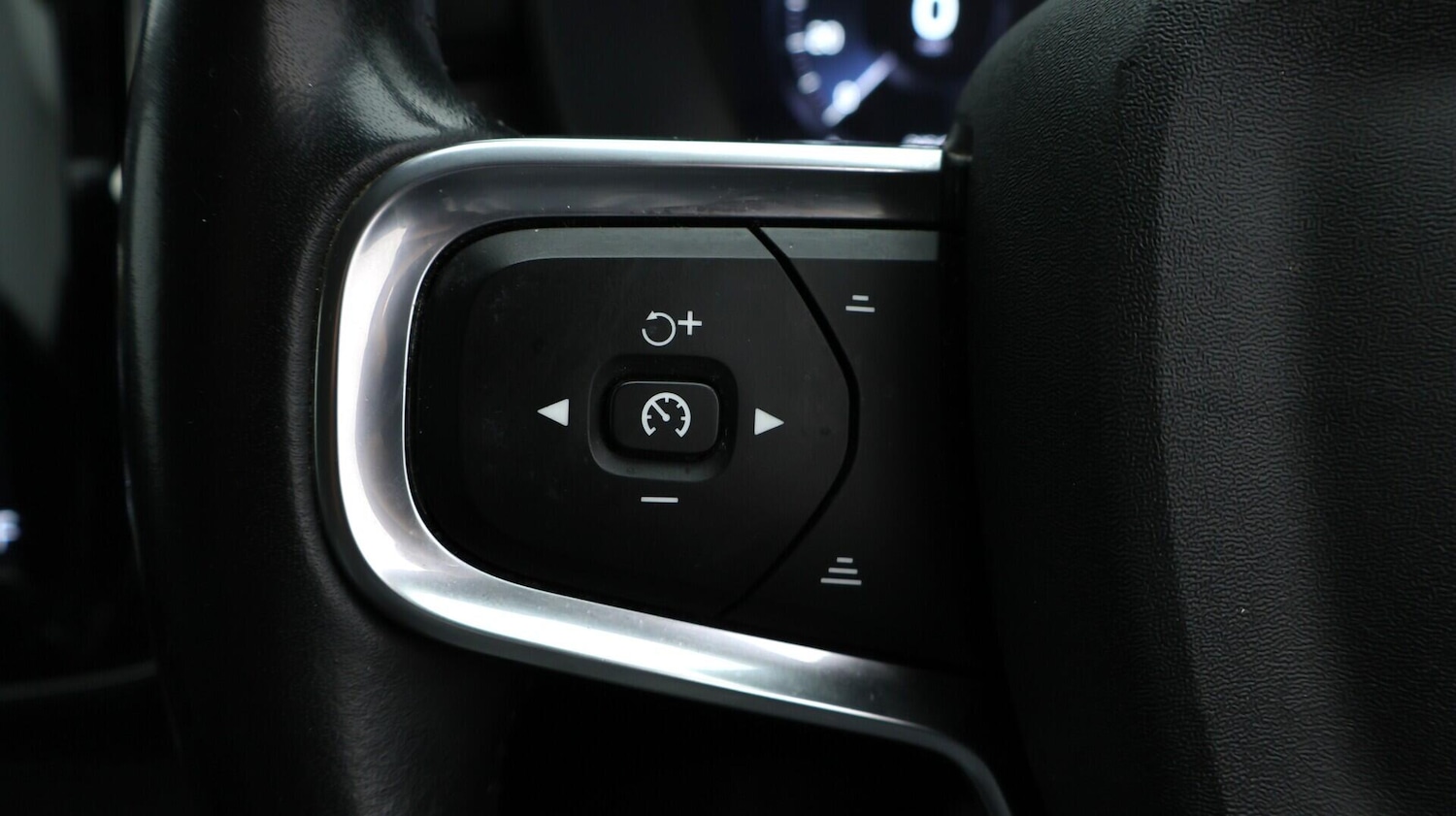 Used Volvo XC40 2021 for sale - 76607602: Photo 23