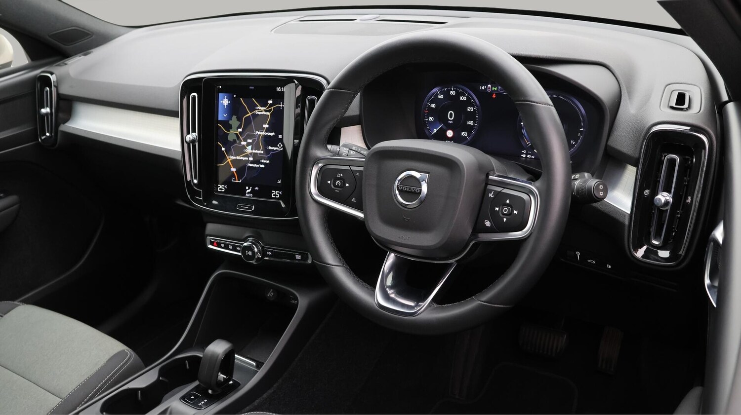 Used Volvo XC40 for sale - 76658666: Photo 10