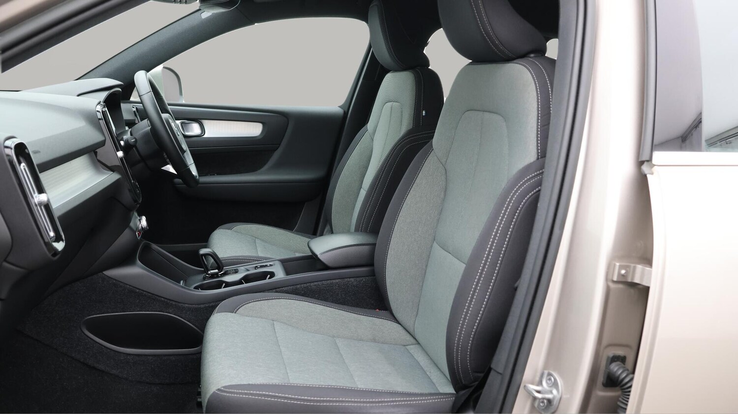 Used Volvo XC40 for sale - 76658666: Photo 15