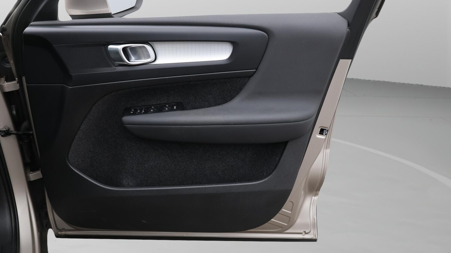 Used Volvo XC40 for sale - 76658666: Photo 16