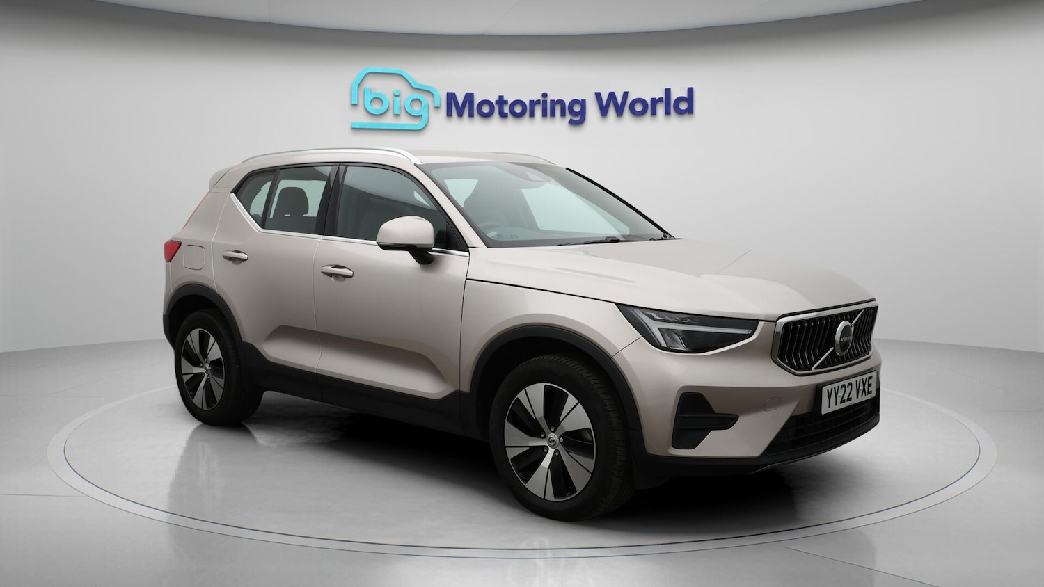 Used Volvo XC40 for sale - 76658666: Photo 2