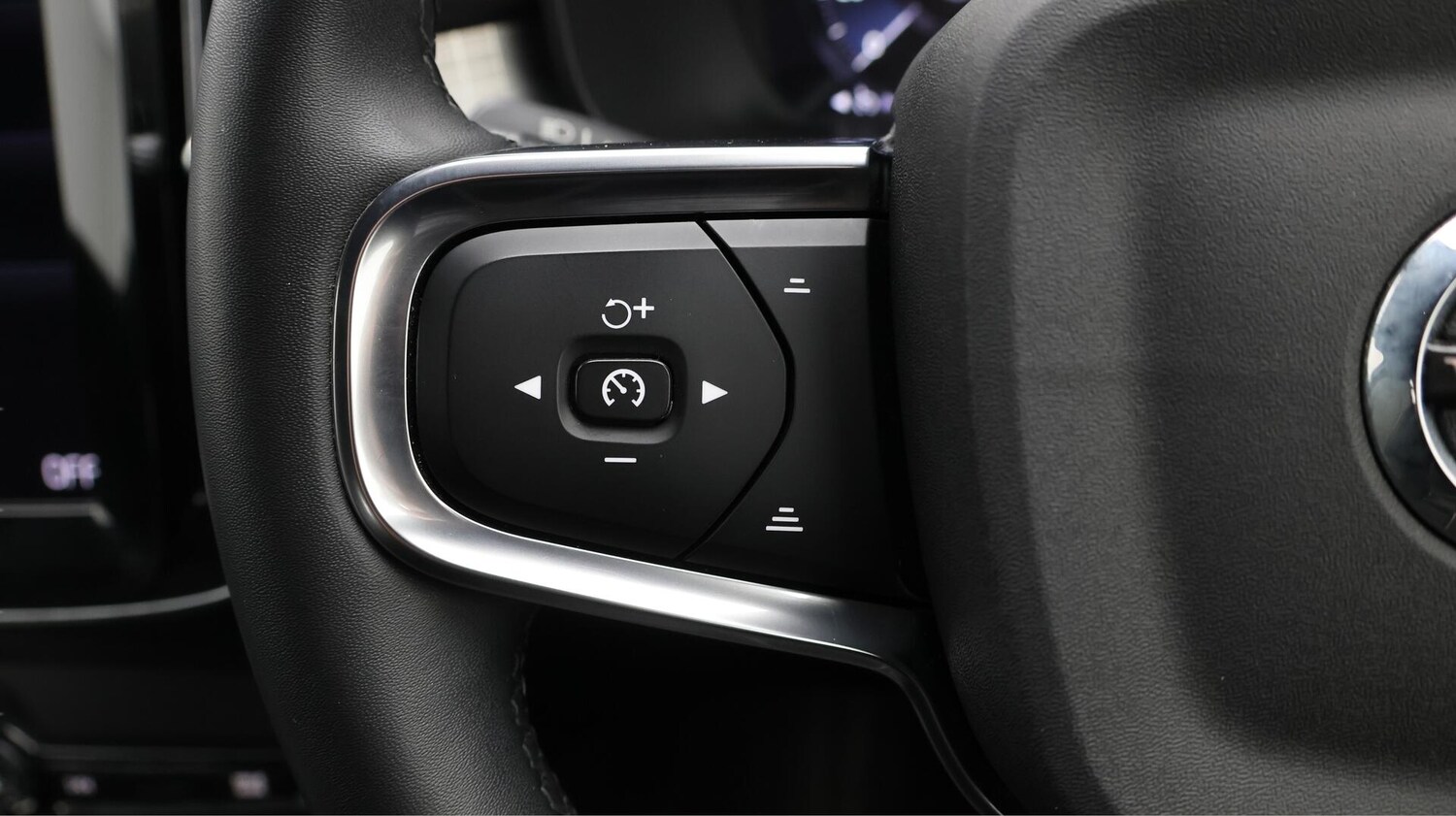 Used Volvo XC40 for sale - 76658666: Photo 25