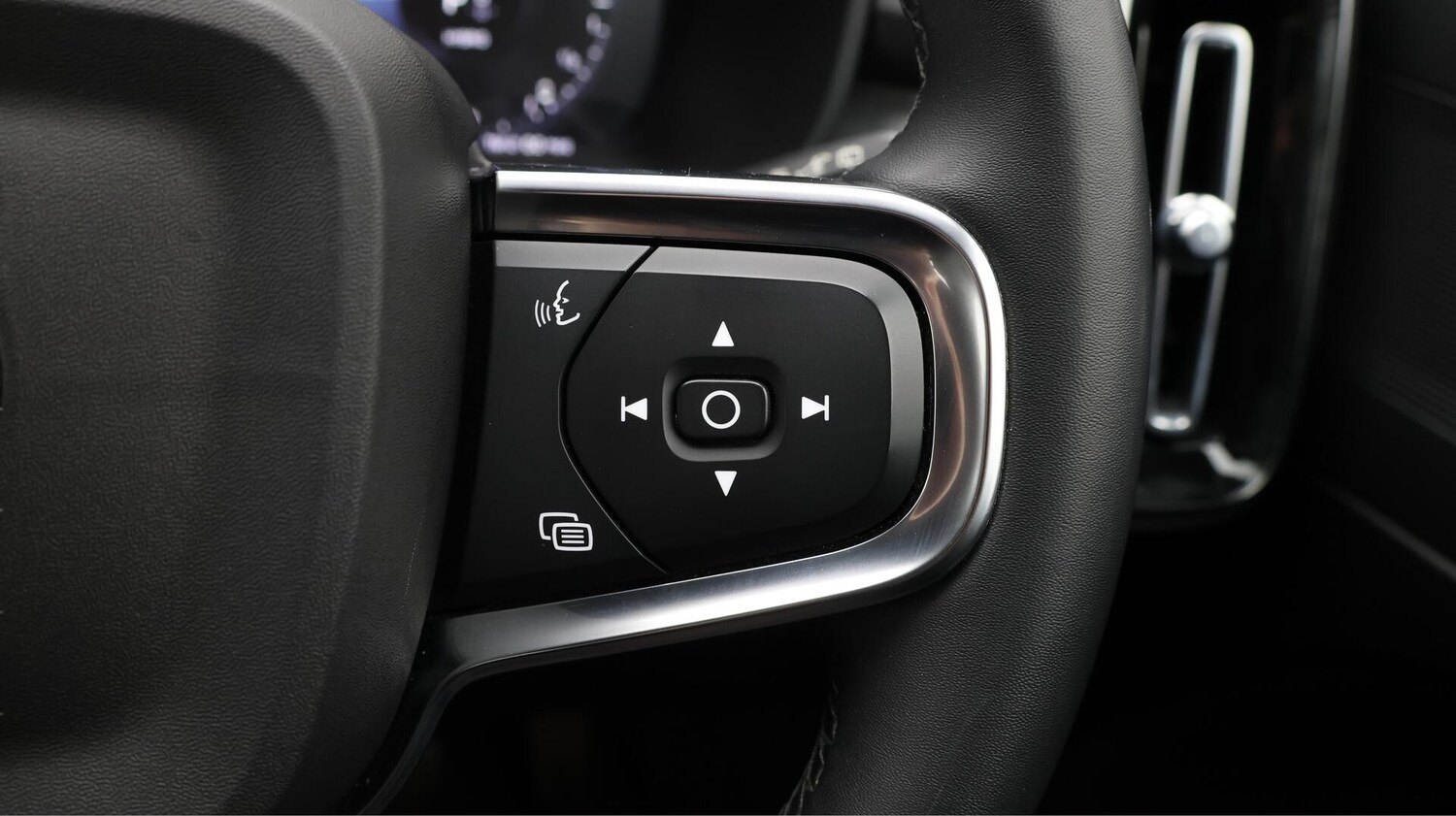 Used Volvo XC40 for sale - 76658666: Photo 26