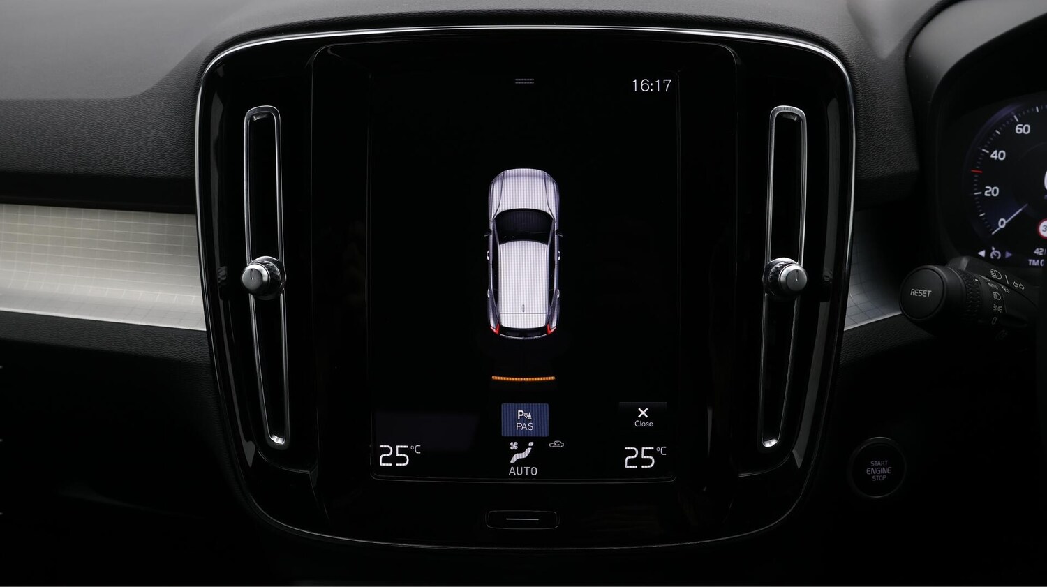 Used Volvo XC40 for sale - 76658666: Photo 27