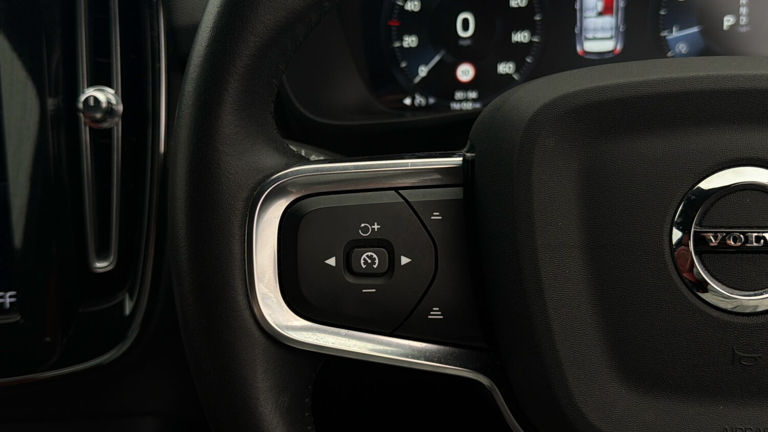 Used Volvo XC40 for sale - 78176664: Photo 23