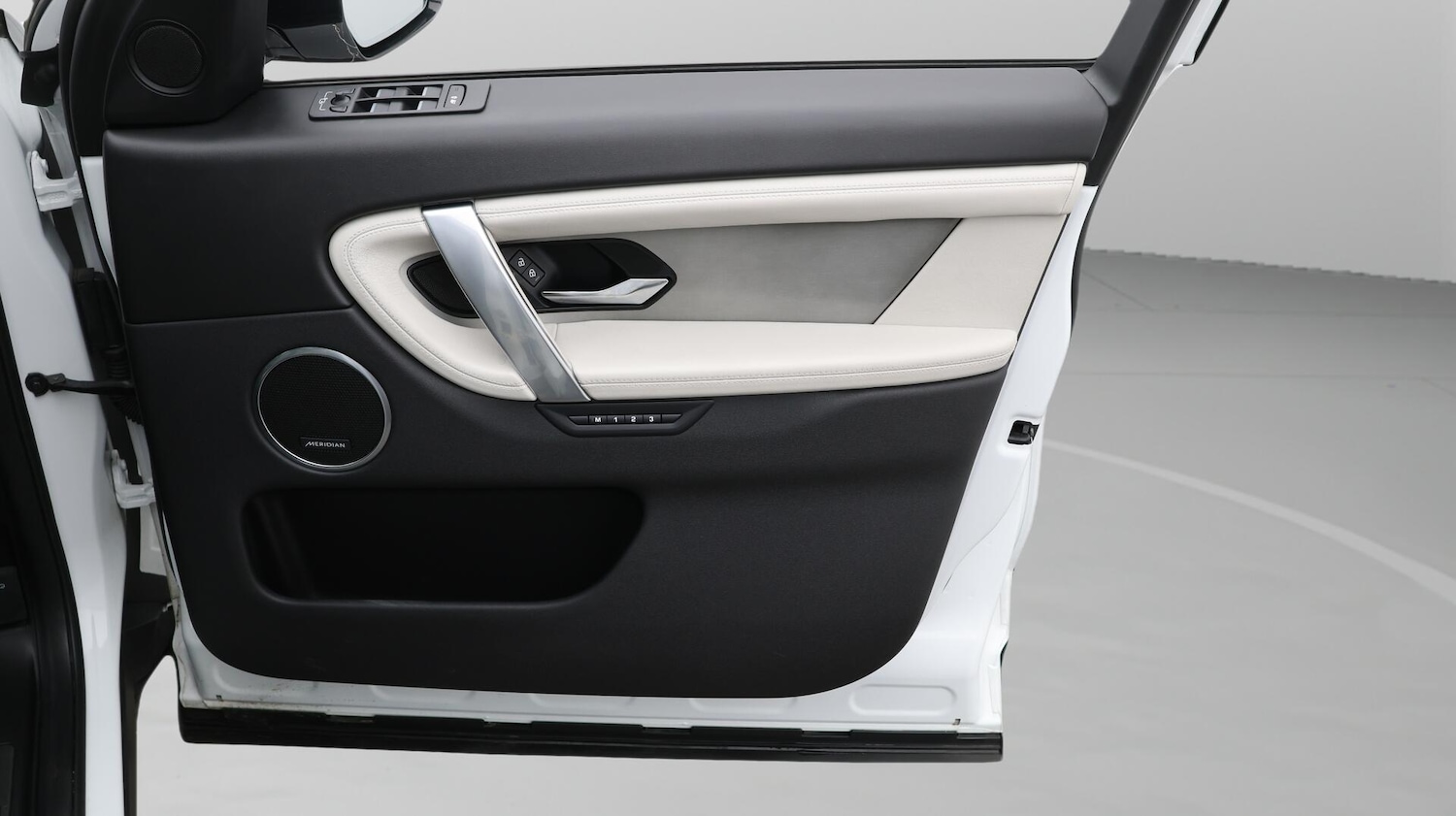 Used Land Rover Discovery Sport 2023 for sale - 76646228: Photo 16