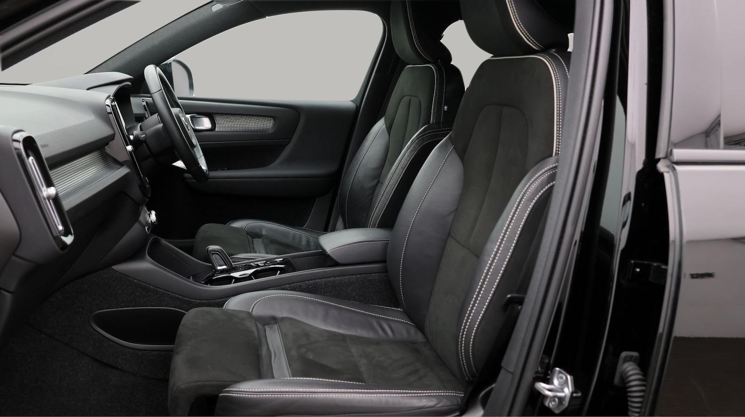 Used Volvo XC40 for sale - 77324589: Photo 14