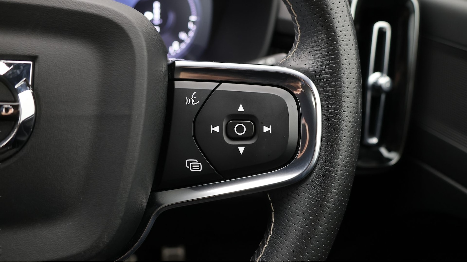 Used Volvo XC40 for sale - 77324589: Photo 21