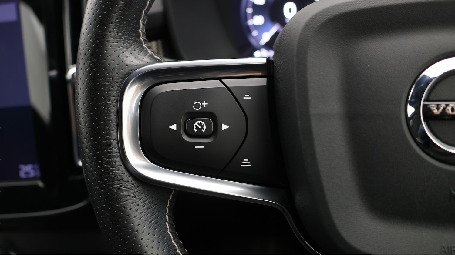 Used Volvo XC40 for sale - 77324589: Photo 22