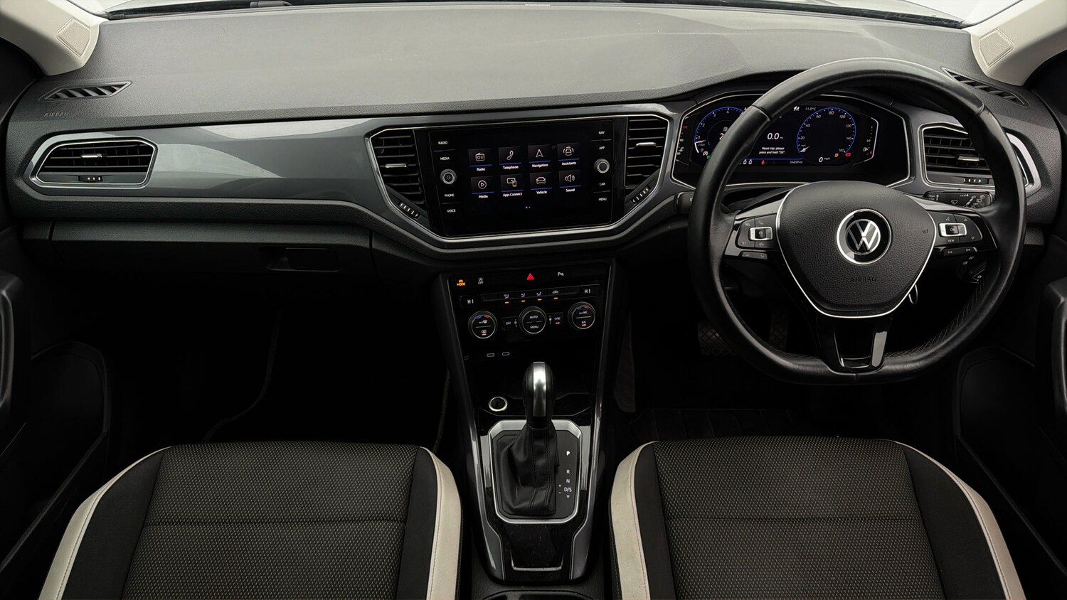 Used Volkswagen T-Roc for sale - 78223111: Photo 12