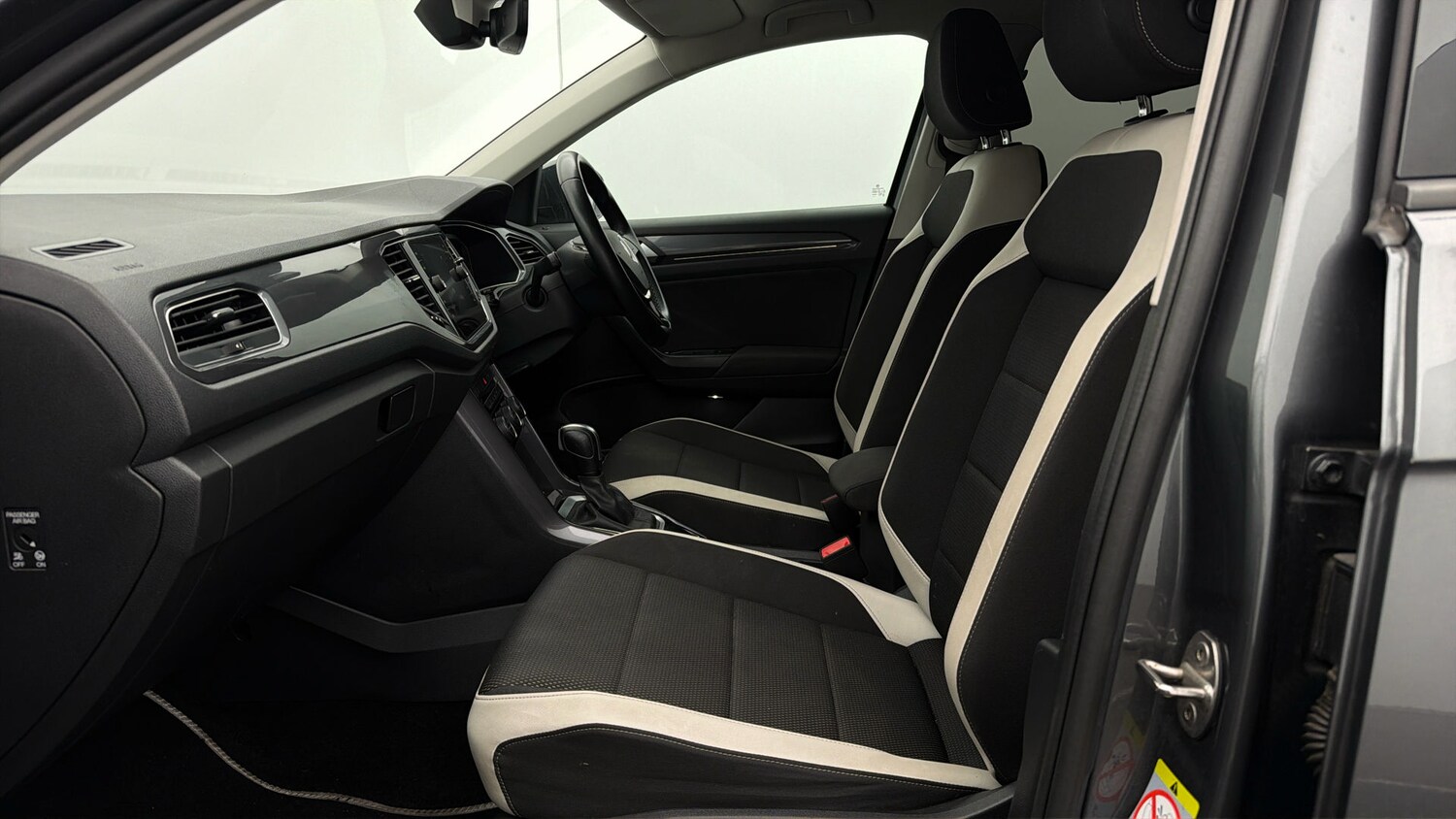 Used Volkswagen T-Roc for sale - 78223111: Photo 13