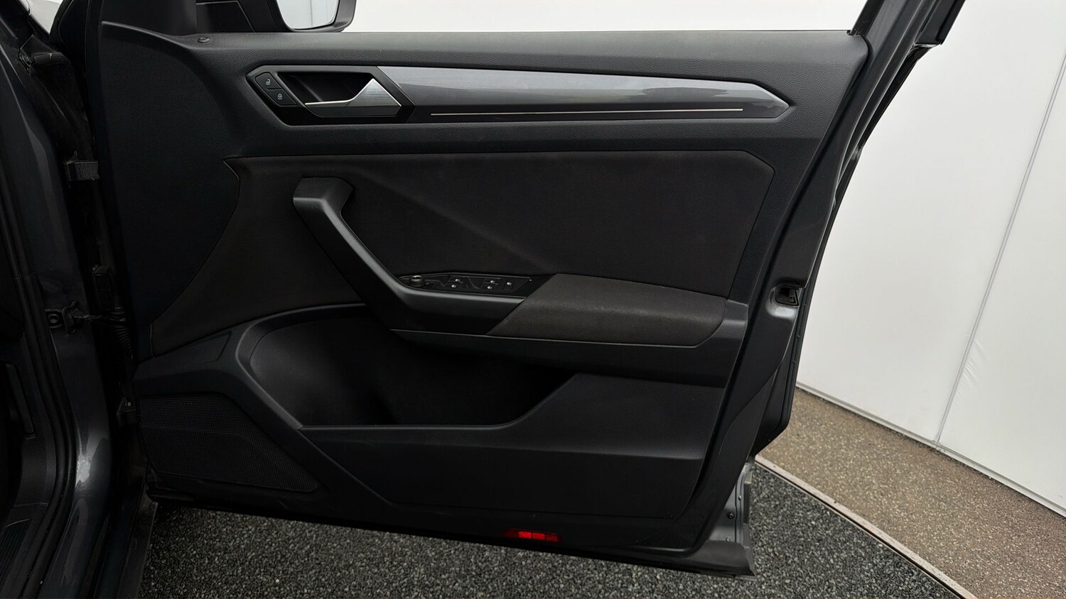 Used Volkswagen T-Roc for sale - 78223111: Photo 14