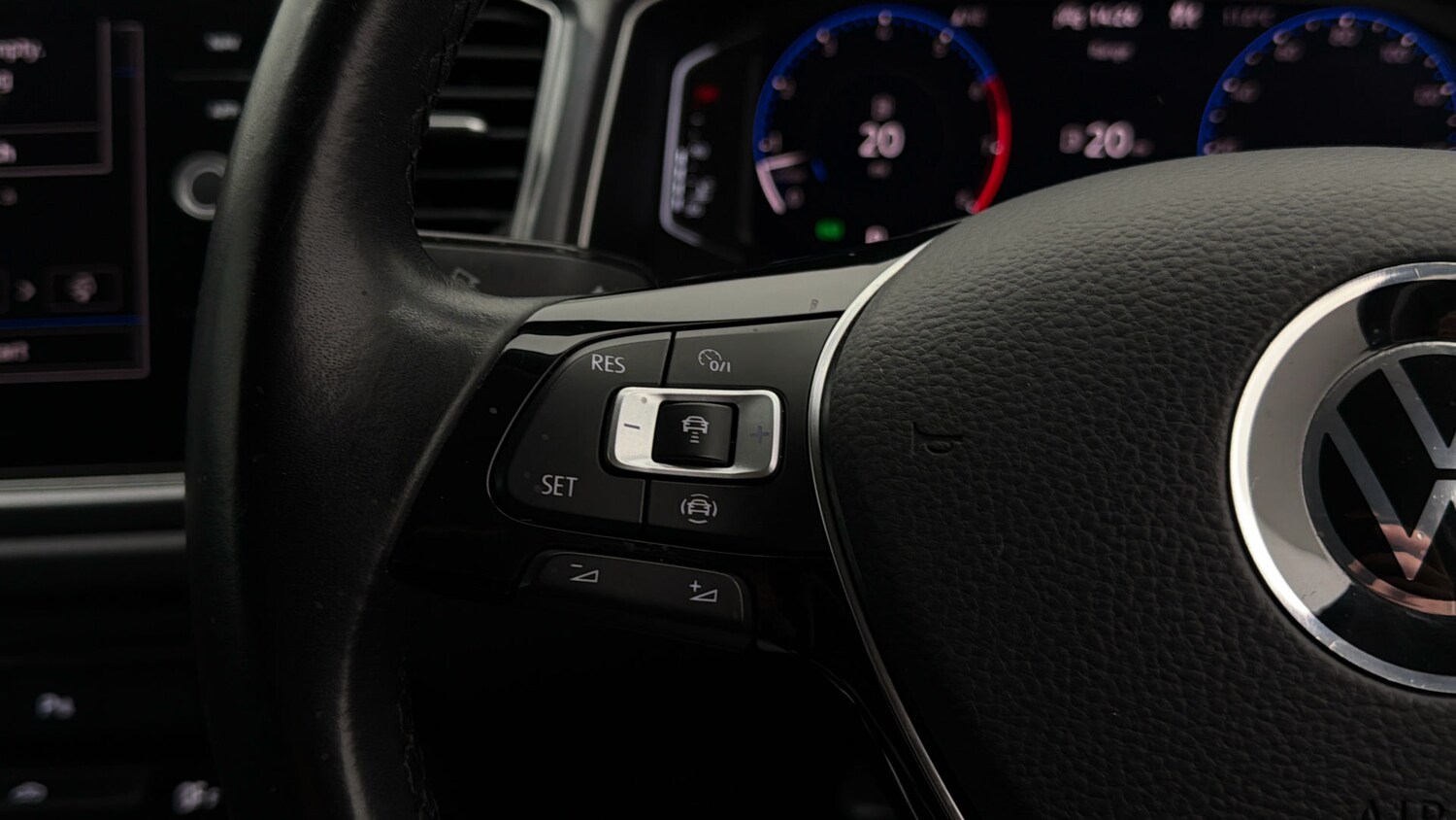 Used Volkswagen T-Roc for sale - 78223111: Photo 22