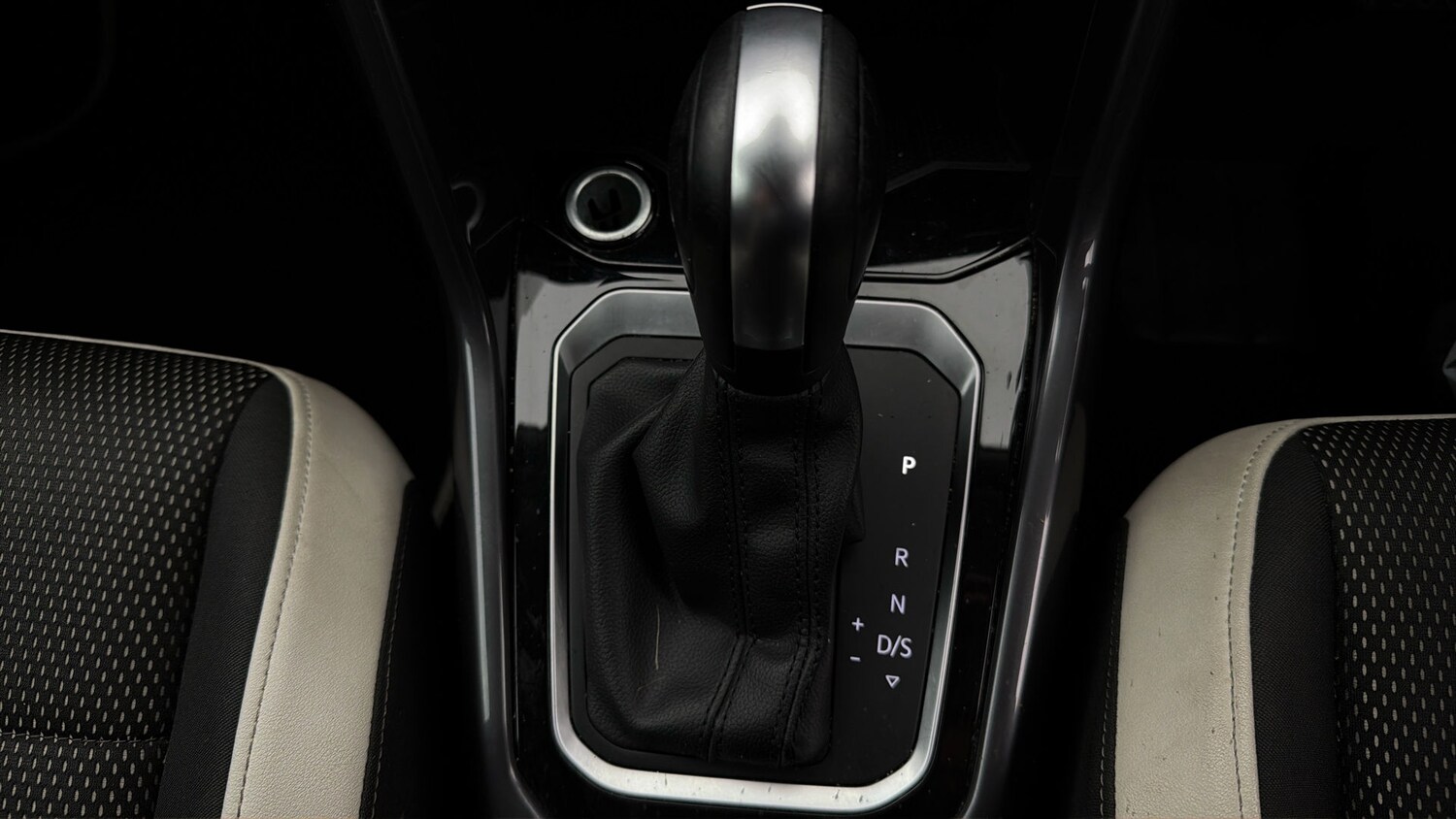 Used Volkswagen T-Roc for sale - 78223111: Photo 26