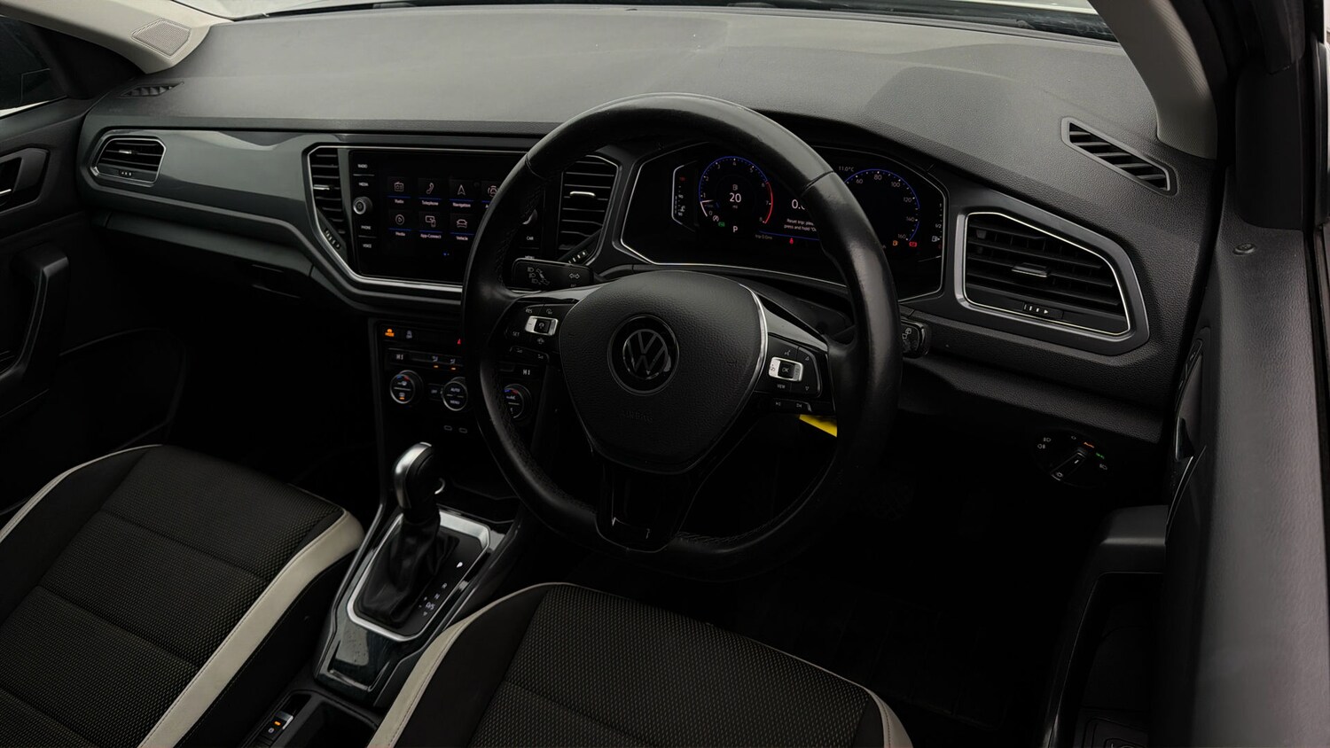 Used Volkswagen T-Roc for sale - 78223111: Photo 9