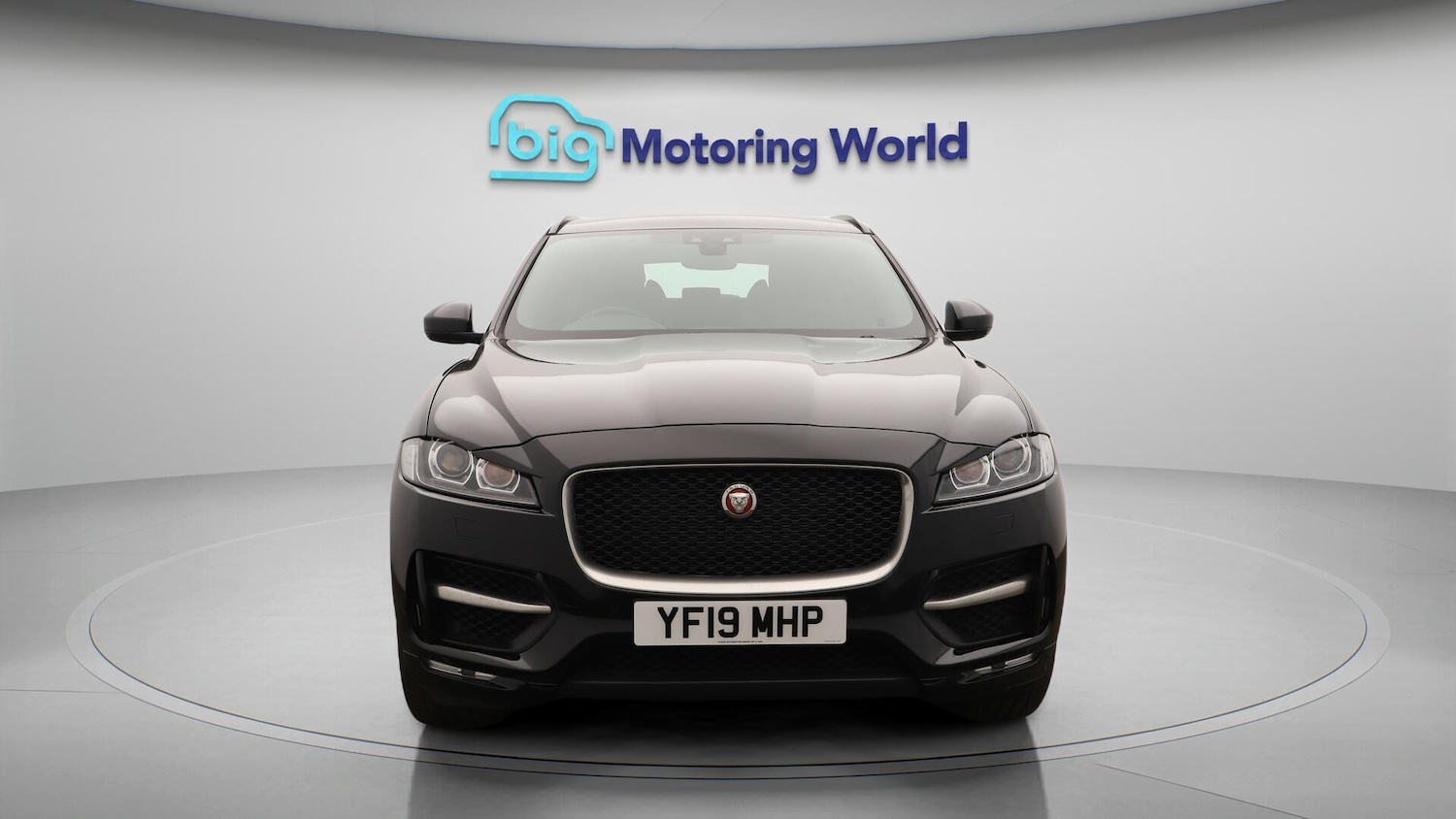 Used Jaguar F-Pace 2019 for sale - 76398739: Photo 3