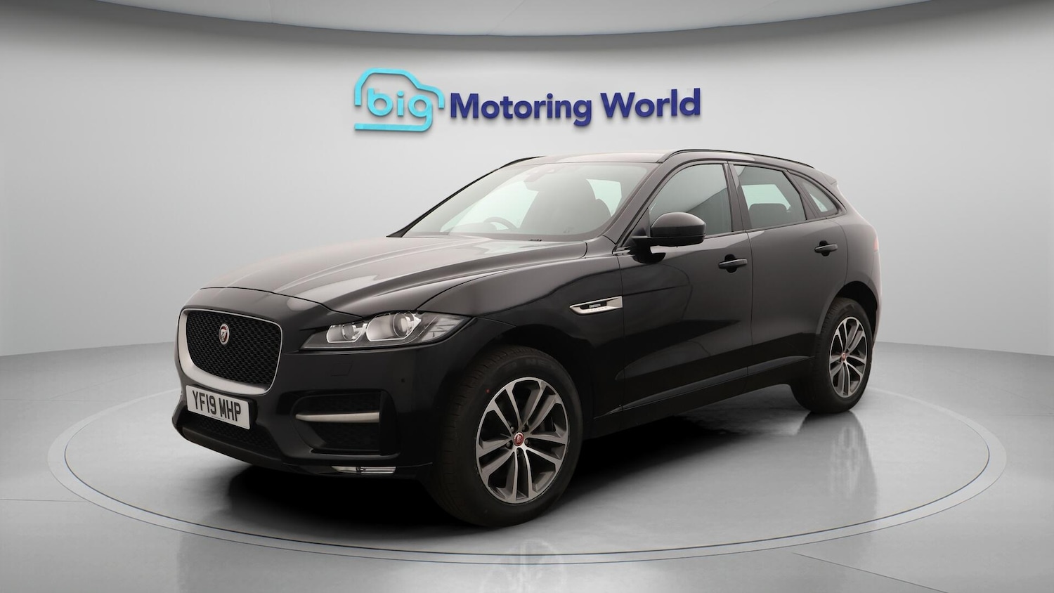 Used Jaguar F-Pace 2019 for sale - 76398739: Photo 4