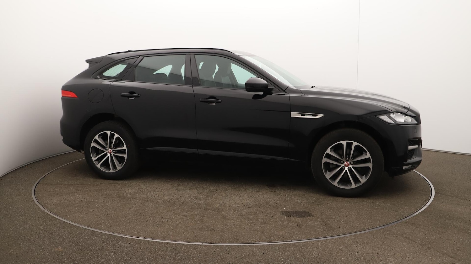 Used Jaguar F-Pace 2019 for sale - 76398739: Photo 50
