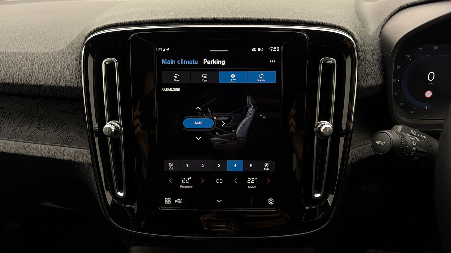 Used Volvo XC40 2023 for sale - 78081653: Photo 11