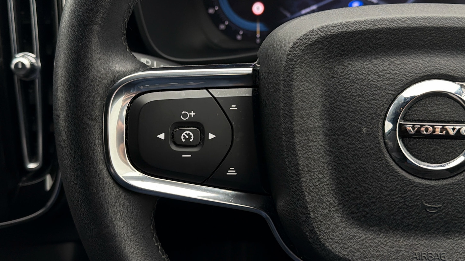 Used Volvo XC40 2023 for sale - 78081653: Photo 21