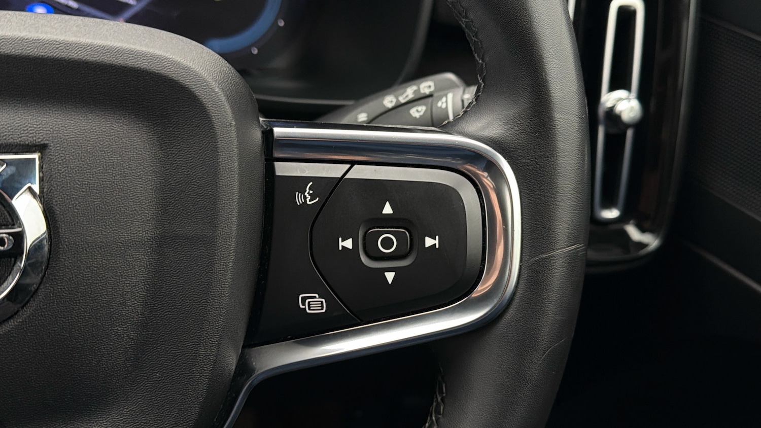 Used Volvo XC40 2023 for sale - 78081653: Photo 22