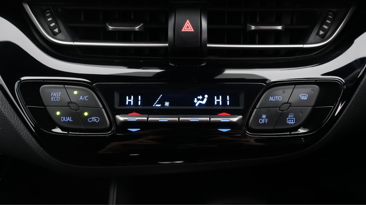 Used Toyota C-HR 2023 for sale - 77435537: Photo 12