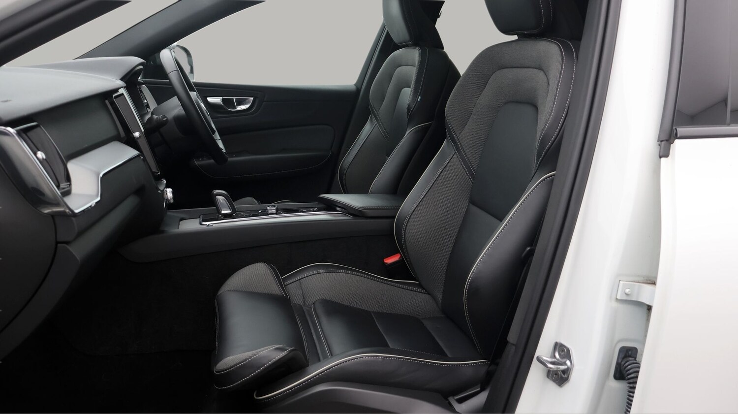 Used Volvo XC60 2021 for sale - 77896073: Photo 14