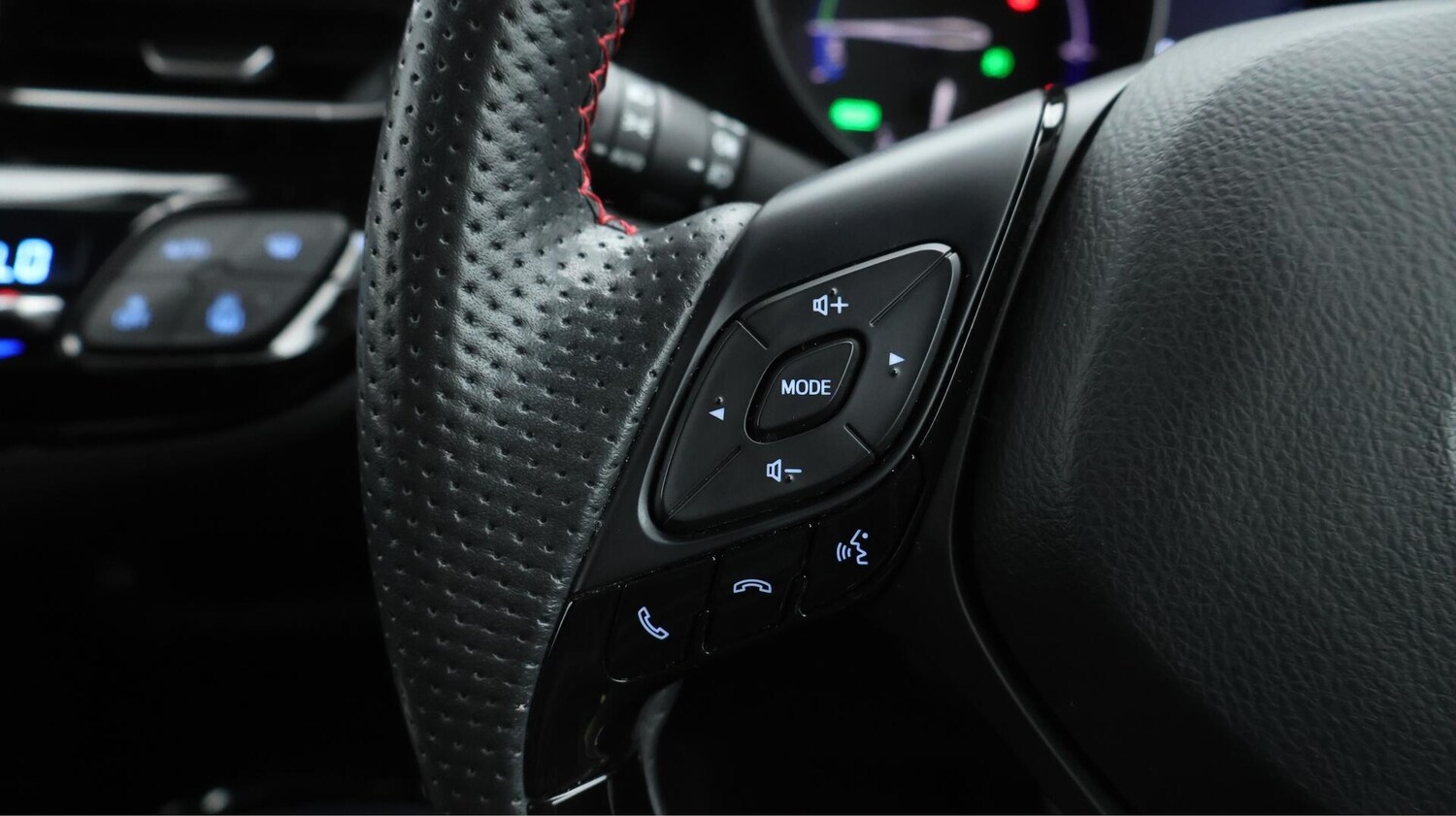 Used Toyota C-HR 2023 for sale - 75926935: Photo 25