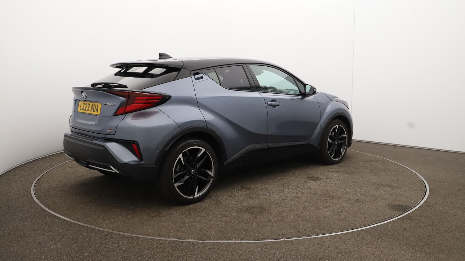 Used Toyota C-HR 2023 for sale - 75926935: Photo 54