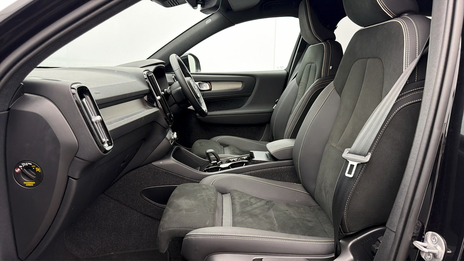 Used Volvo XC40 2025 for sale - 77921615: Photo 13