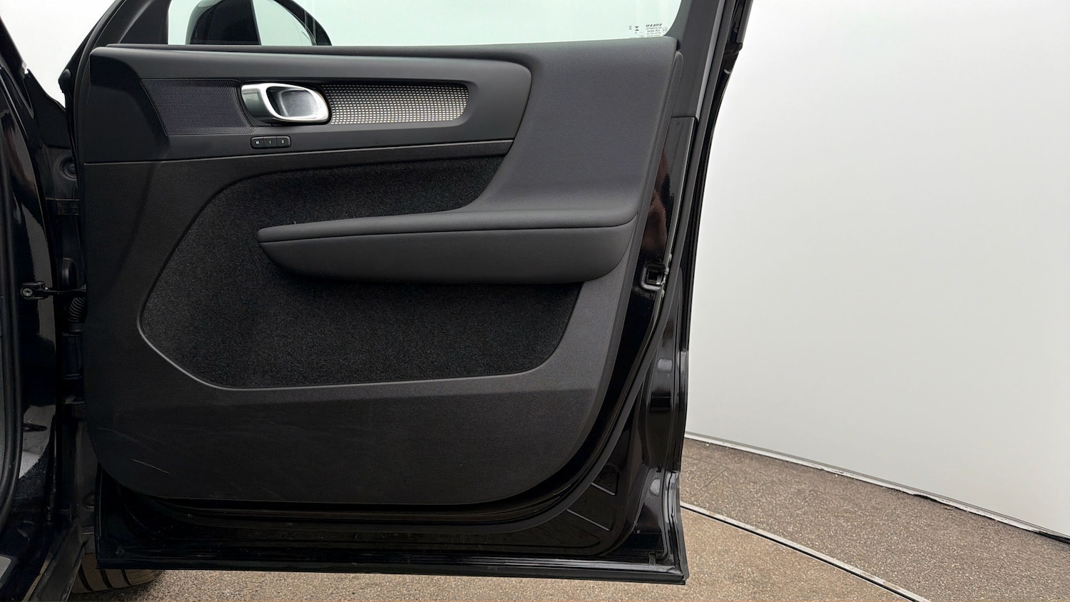 Used Volvo XC40 2025 for sale - 77921615: Photo 14