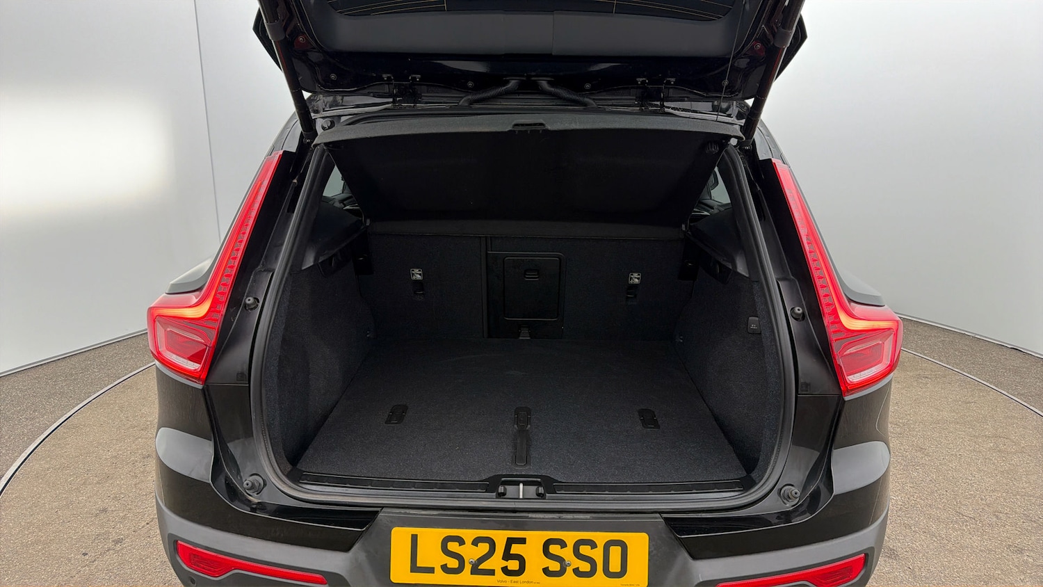 Used Volvo XC40 2025 for sale - 77921615: Photo 16