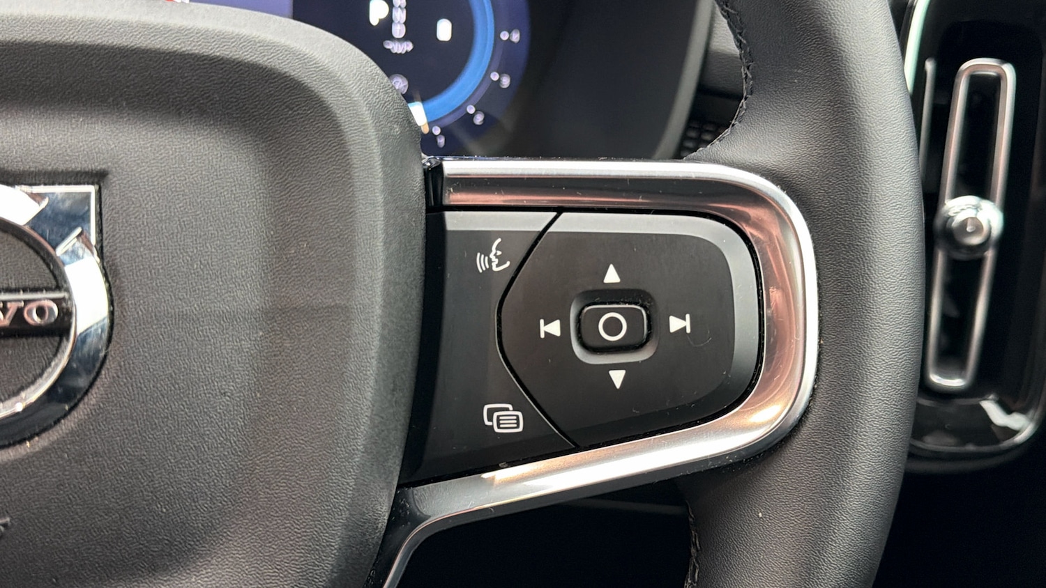 Used Volvo XC40 2025 for sale - 77921615: Photo 24